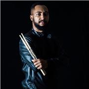 Sou Emerson Enrique, dou aula de bateria há mais de 10 anos, Bacharel em Musica Popular Brasileira pela UFBA